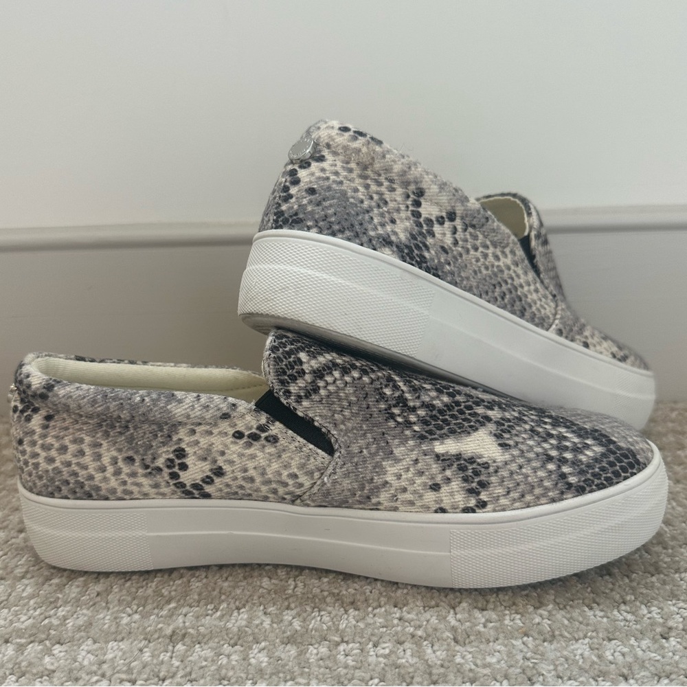 Steve Madden Slip On!